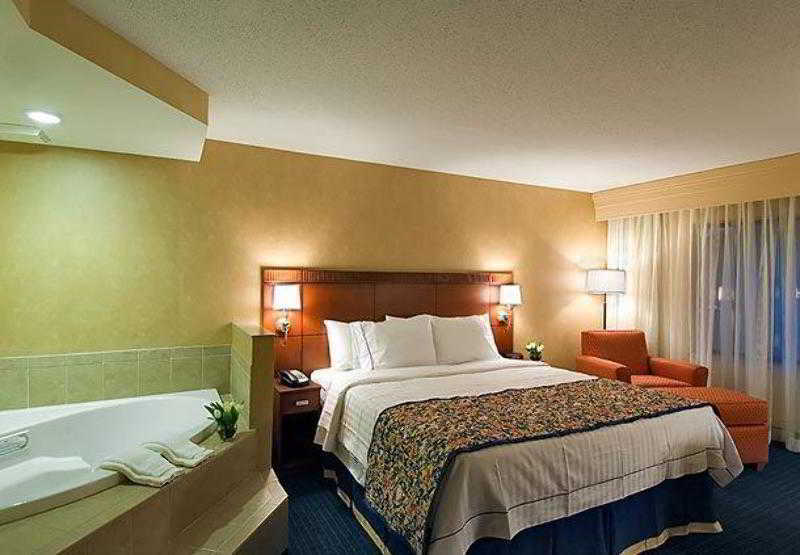 คอร์ทยาร์ด ฟาร์มิงตัน Hotel ภายนอก รูปภาพ