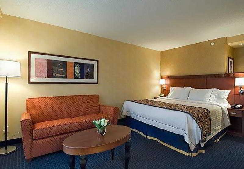 คอร์ทยาร์ด ฟาร์มิงตัน Hotel ภายนอก รูปภาพ