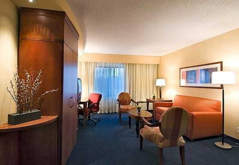คอร์ทยาร์ด ฟาร์มิงตัน Hotel ภายนอก รูปภาพ